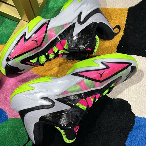 Gently used air Jordan for men worn few times in a mint condition - Picture 5 of 9